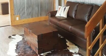 Happy Trails- Pet Friendly, Walk to Historic Downtown Cody