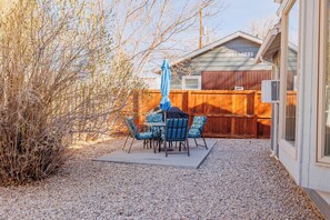 Terrace/patio - Happy Trails- Pet Friendly, Walk to Historic Downtown Cody (Cody)