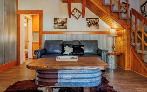 Interior - Happy Trails- Pet Friendly, Walk to Historic Downtown Cody (Cody)