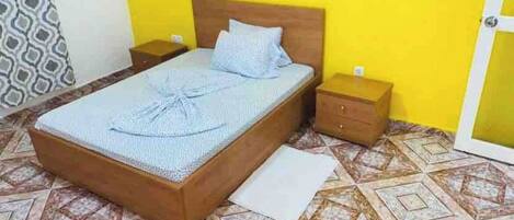 2 chambres, fer et planche à repasser, accès au Wi-Fi (inclus)