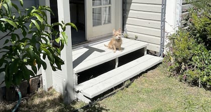 Mary's Place is a historic cottage with private garden in the center of town.