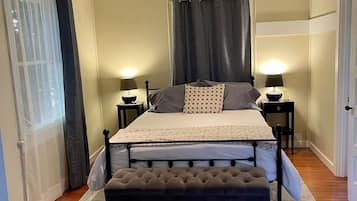 2 habitaciones, tabla de planchar con plancha y cuna de viaje
