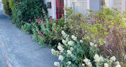 Mary's Place is a historic cottage with private garden in the center of town.