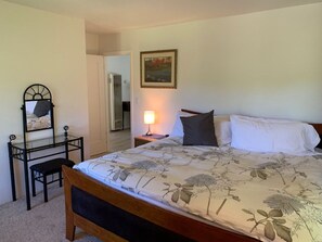 2 sovrum, skrivbord, strykjärn/strykbräda och gratis wi-fi