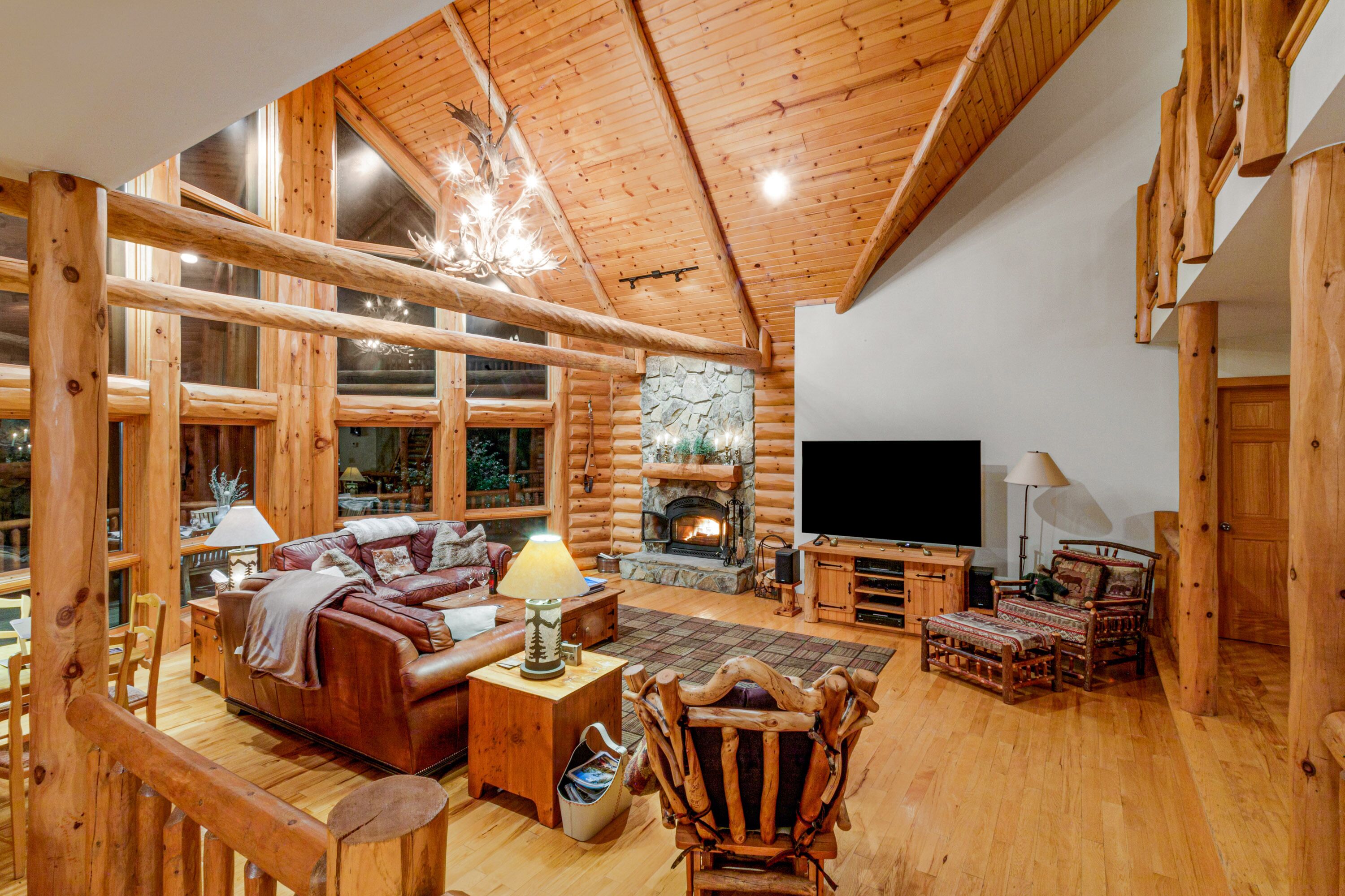 Mountain View Cabin near Asheville with Hot Tub