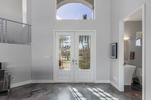 Interior - Custom Pool with a NEW hot tub, Bikes, and Gulf Access! - Villa Whispering Palms - Roelens Vacations (Cape Coral)