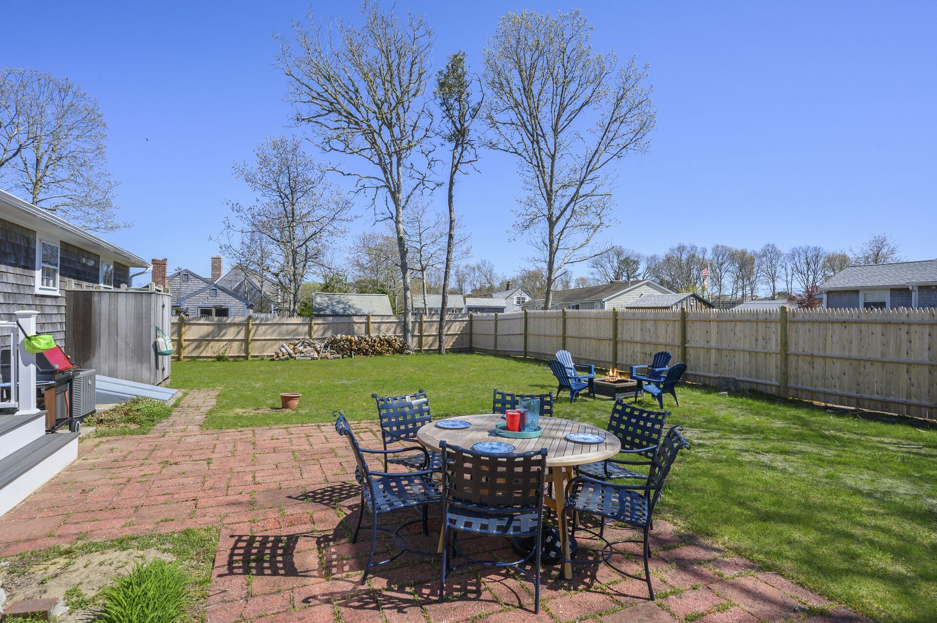 Walk to Beach Fenced Yard Central AC and Dog Friendly