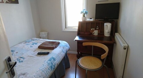 Tiny Single shared bathroom Room ssbyr