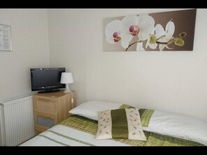 1 bedroom, iron/ironing board, Internet, bed sheets