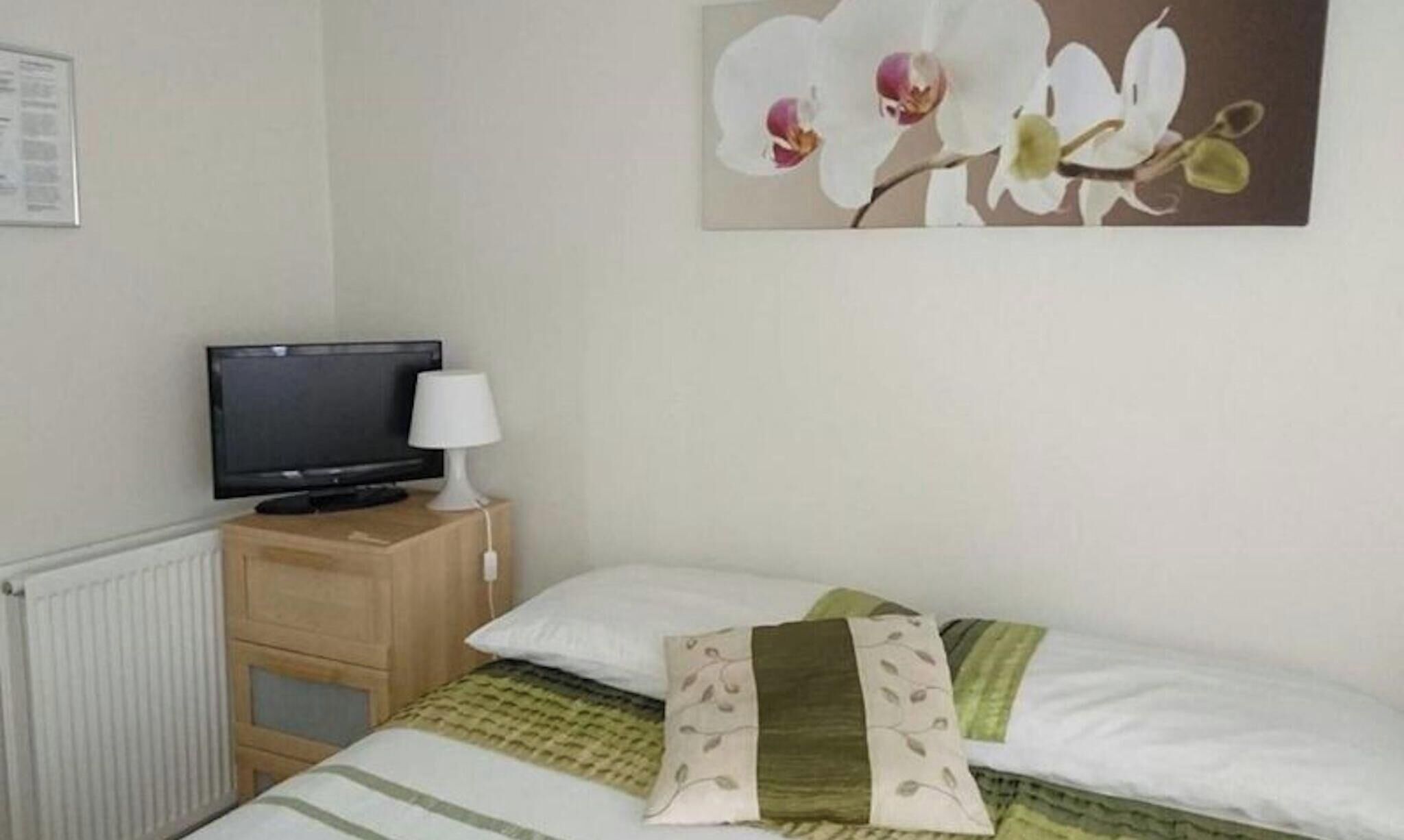 1 soverom, strykejern/-brett, internettilgang og sengetøy