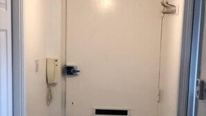 Interior - Small Modern Comfortable 2 Bedroom Apartment - cmyr (Hayes)