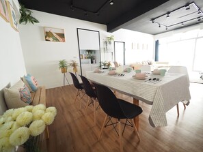 Deluxe Apartment | Living area | Flat-screen TV - Fuxing second (Taipei)