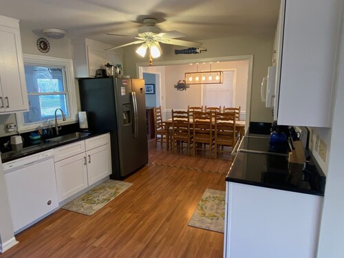 Walk to Beach and Restaurants! 8BR and 3BA. Pets welcome. Sleeps 16. Incredible!