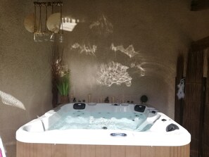 Indoor spa tub - Mas en Provence Avec SPA Privé (Carpentras)