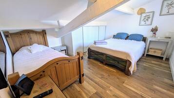 3 slaapkamers, reisbedje, gratis wifi, beddengoed