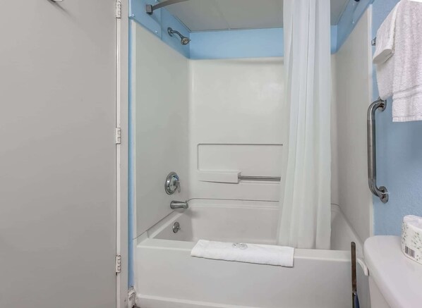 Combined shower/tub, hair dryer, towels, shampoo