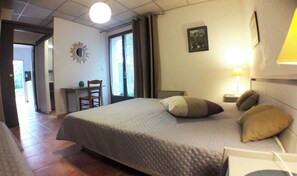 2 bedrooms, iron/ironing board, free WiFi