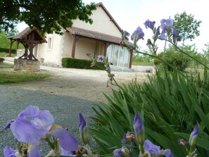 Property grounds - Spacious house with fireplace and large garden in Thiviers (Thiviers)