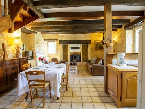 Maison avec cheminée et jardin en Dordogne