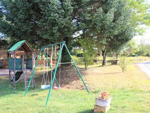 Children’s area - Countryside house with WiFi and parking for 5 guests (Saint-Pardoux-et-Vielvic)