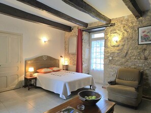 2 bedrooms, free WiFi - Countryside house with WiFi and parking for 5 guests (Saint-Pardoux-et-Vielvic)