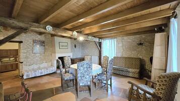 TV, fireplace, ping pong