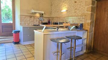 Réfrigérateur, micro-ondes, four, lave-vaisselle