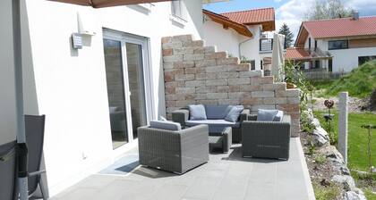 Ferienwohnung an der Ach mit Großer Terrasse und Garten