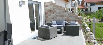 Ferienwohnung an der Ach mit Großer Terrasse und Garten