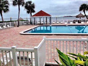 屋外プール、温水プール