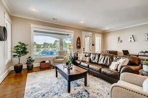 Smart TV, fireplace, table football