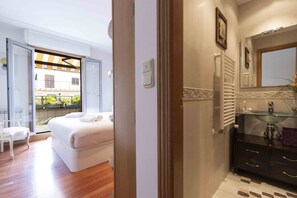 2 室のベッドルーム、アイロン / アイロン台、WiFi (無料)、ベッドシーツ