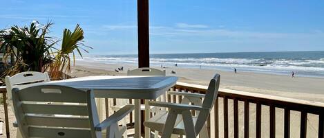 屋外ダイニングエリア