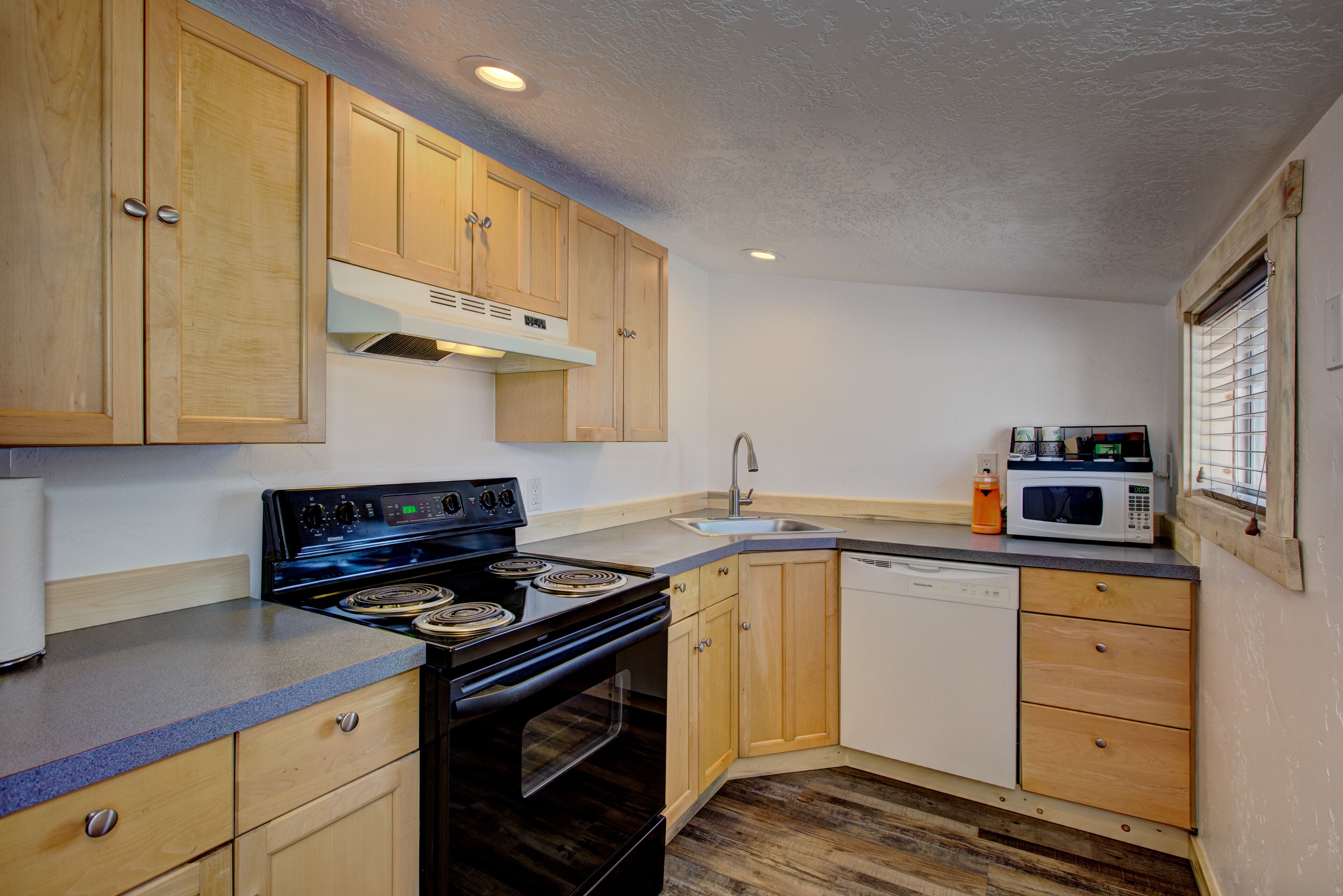 family triple room, multiple beds, non smoking (w/private bedroom) | private kitchen | full-sized fridge, microwave, oven, stovetop