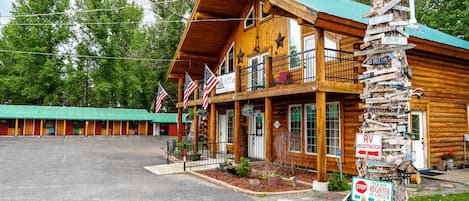 Vista frontal de la propiedad