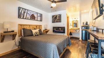 Standard Room, 1 Queen Bed, Non Smoking | Premium bedding, iron/ironing board, free WiFi, bed sheets
