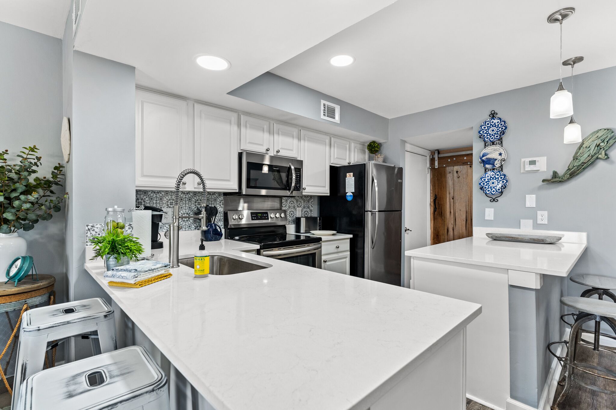 Free Activities Included*Large Patio with Water & Golf View* Beach & Pool Access