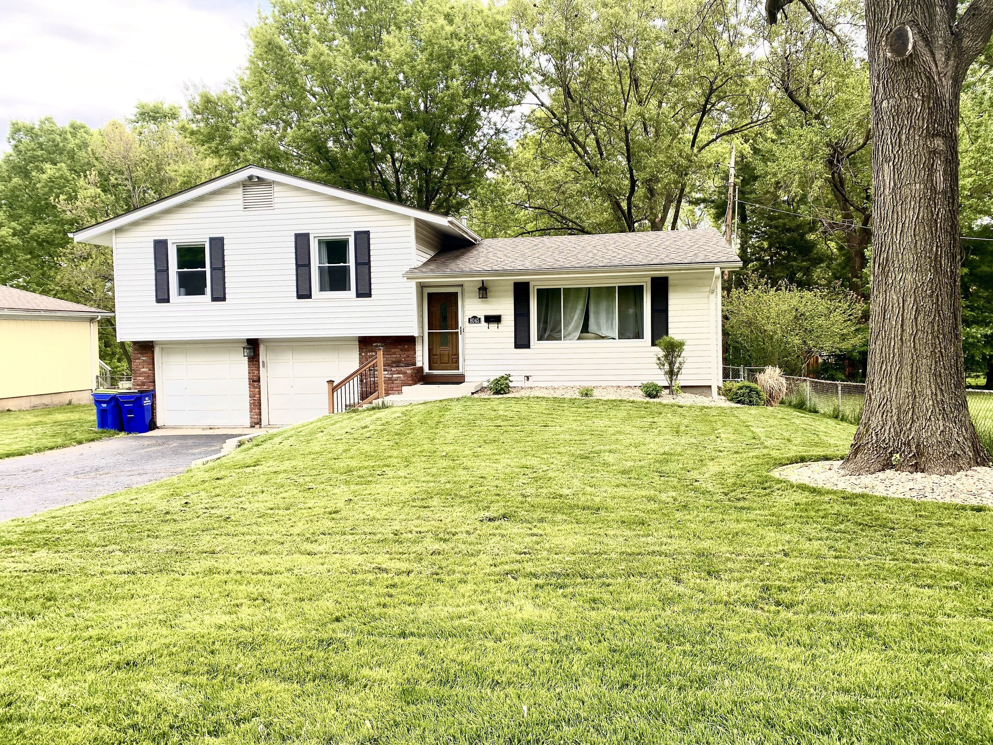 Walk to downtown OP,  Cozy and quiet neighborhood with no outlet street