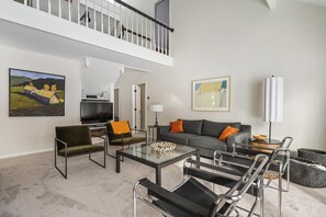 Smart TV, DVD player - Modern Home in Birchwood Farms, Near Ski Hills & Downtown Harbor Springs! (Harbor Springs)