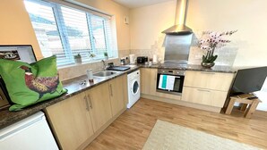 Comfort Apartment, 1 Bedroom | Private kitchen - St Albans Annex (Cambridge)