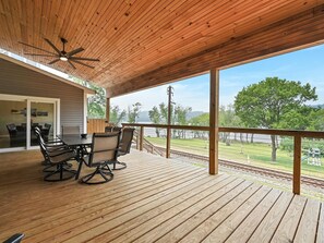 تناول الطعام بالخارج