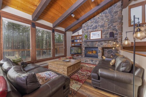 Breck Lodge: Walking distance to Peak 8, Hot tub, Pool Table, Grill