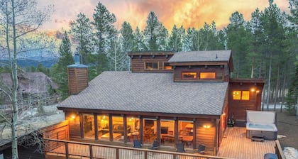 Breck Lodge: Walking distance to Peak 8, Hot tub, Pool Table, Grill