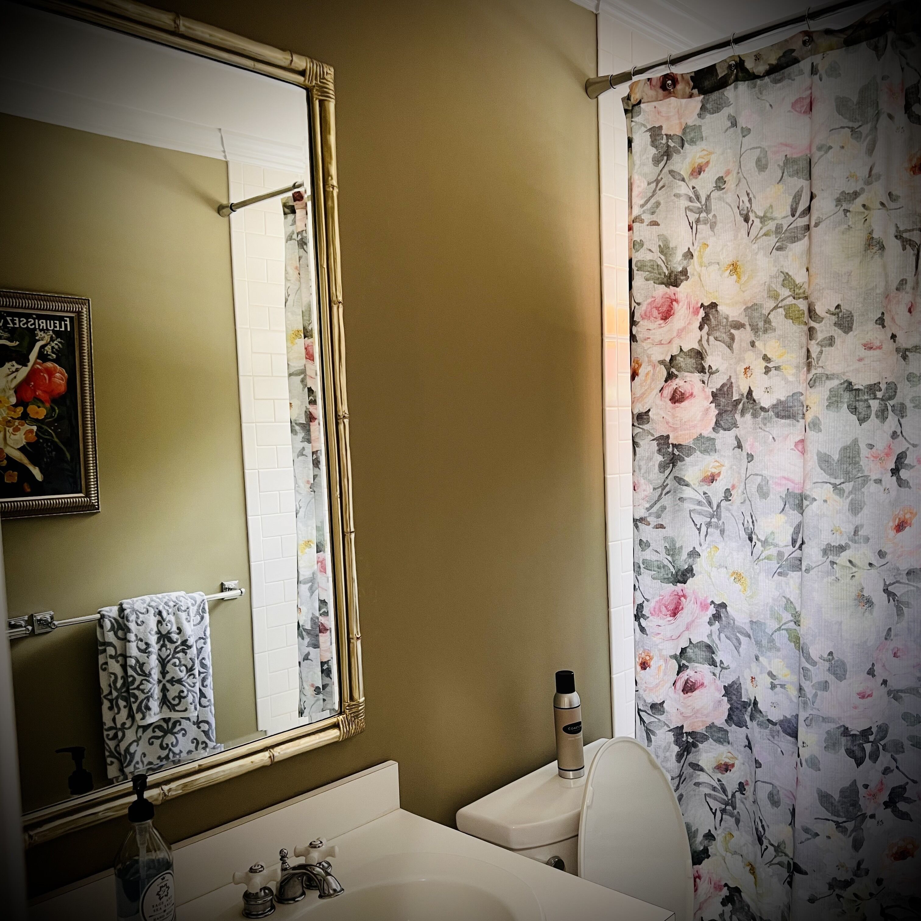 Tree House ~ Huge Heated Salt-Water Pool ~ Perfect Location In East Hampton