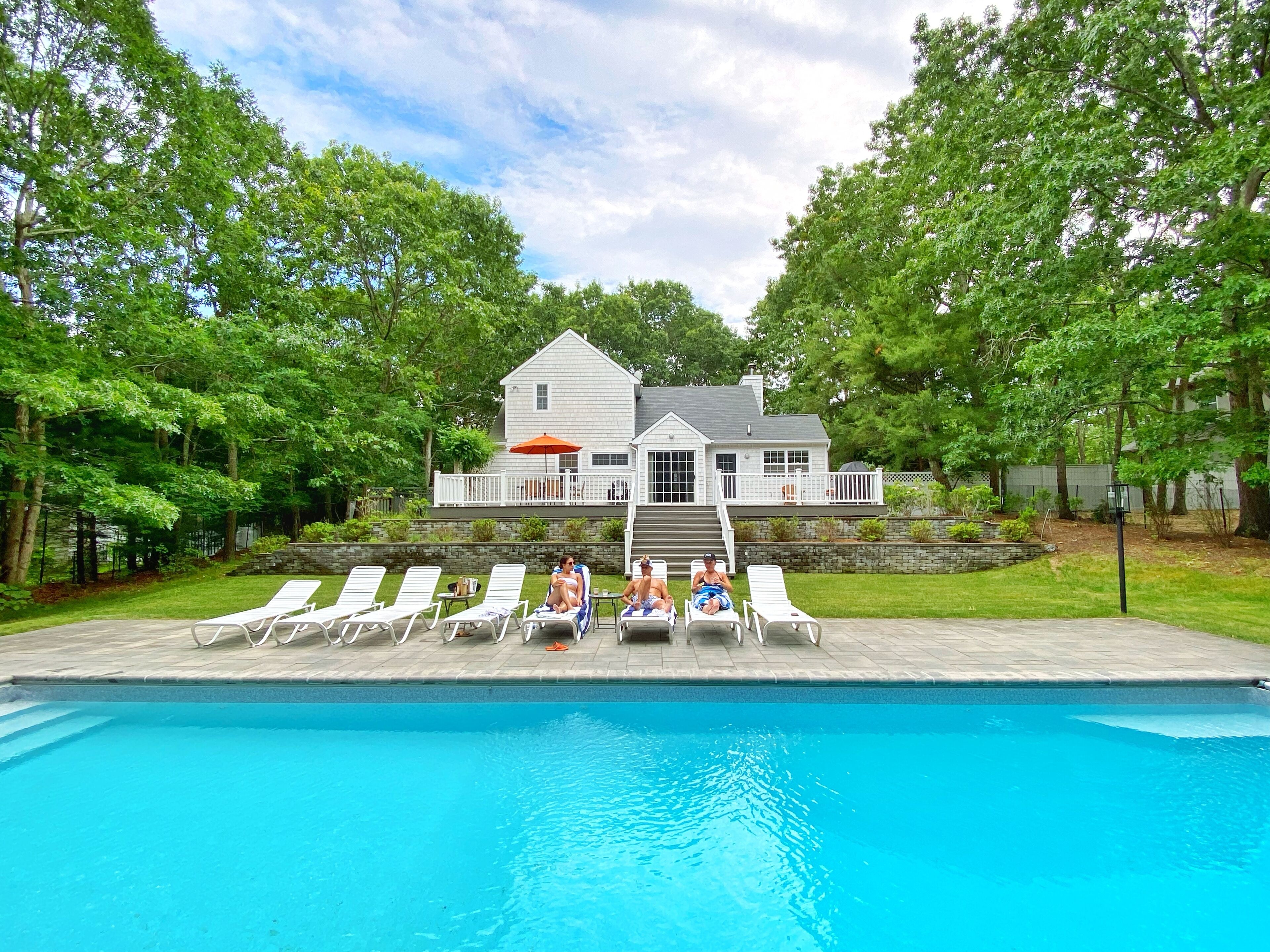 Tree House ~ Huge Heated Salt-Water Pool ~ Perfect Location In East Hampton