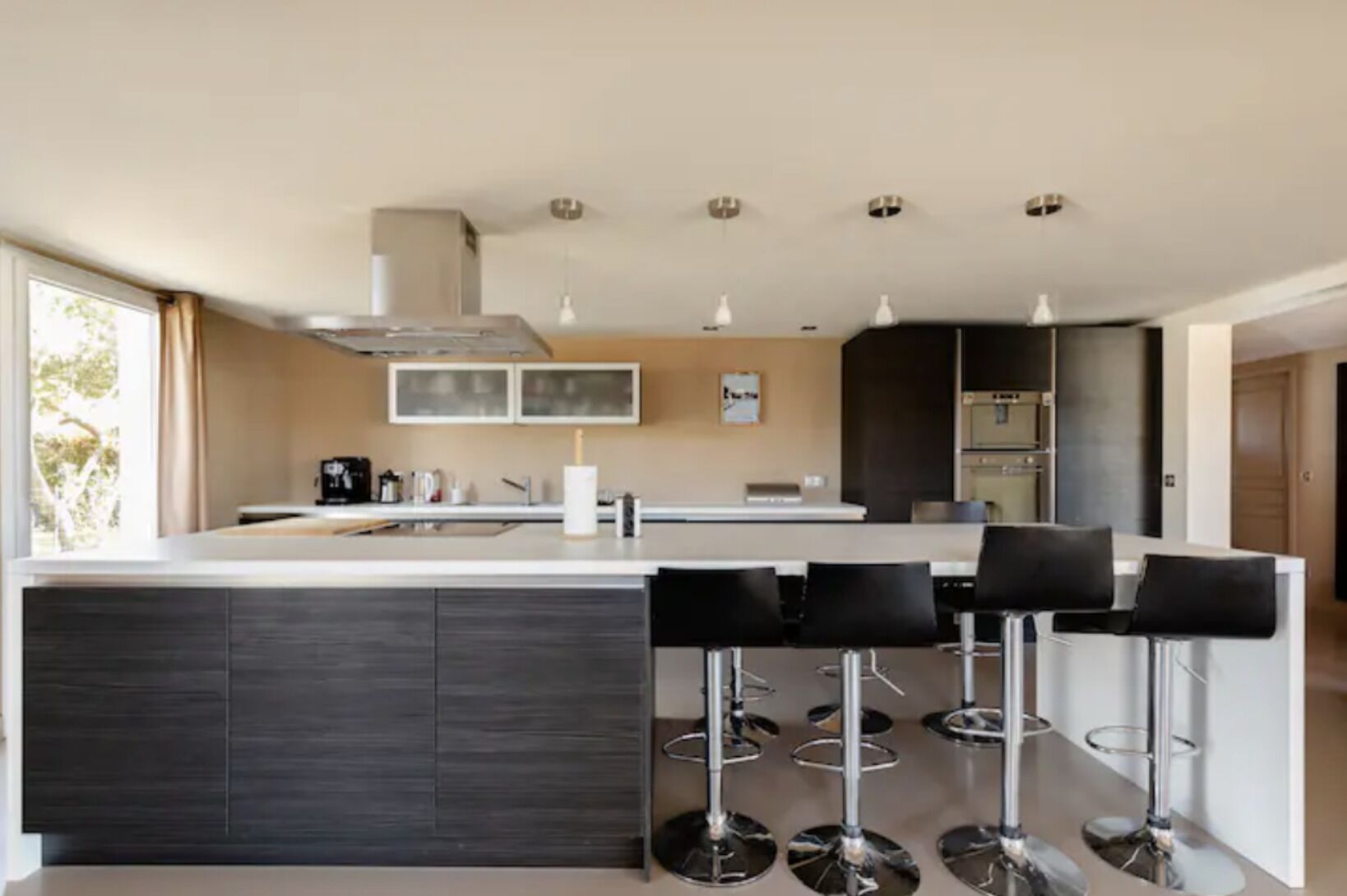 Beautiful villa 800m from the ocean - 5 bdrms 12 pers - heated salt pool and pétanque court