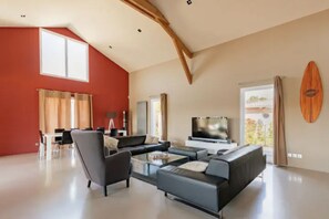 Smart TV, tenis de mesa y estéreo