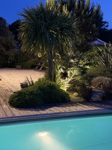 Beautiful villa 800m from the ocean - 5 bdrms 12 pers - heated salt pool and pétanque court