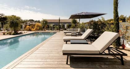 Beautiful villa 800m from the ocean - 5 bdrms 12 pers - heated salt pool and pétanque court