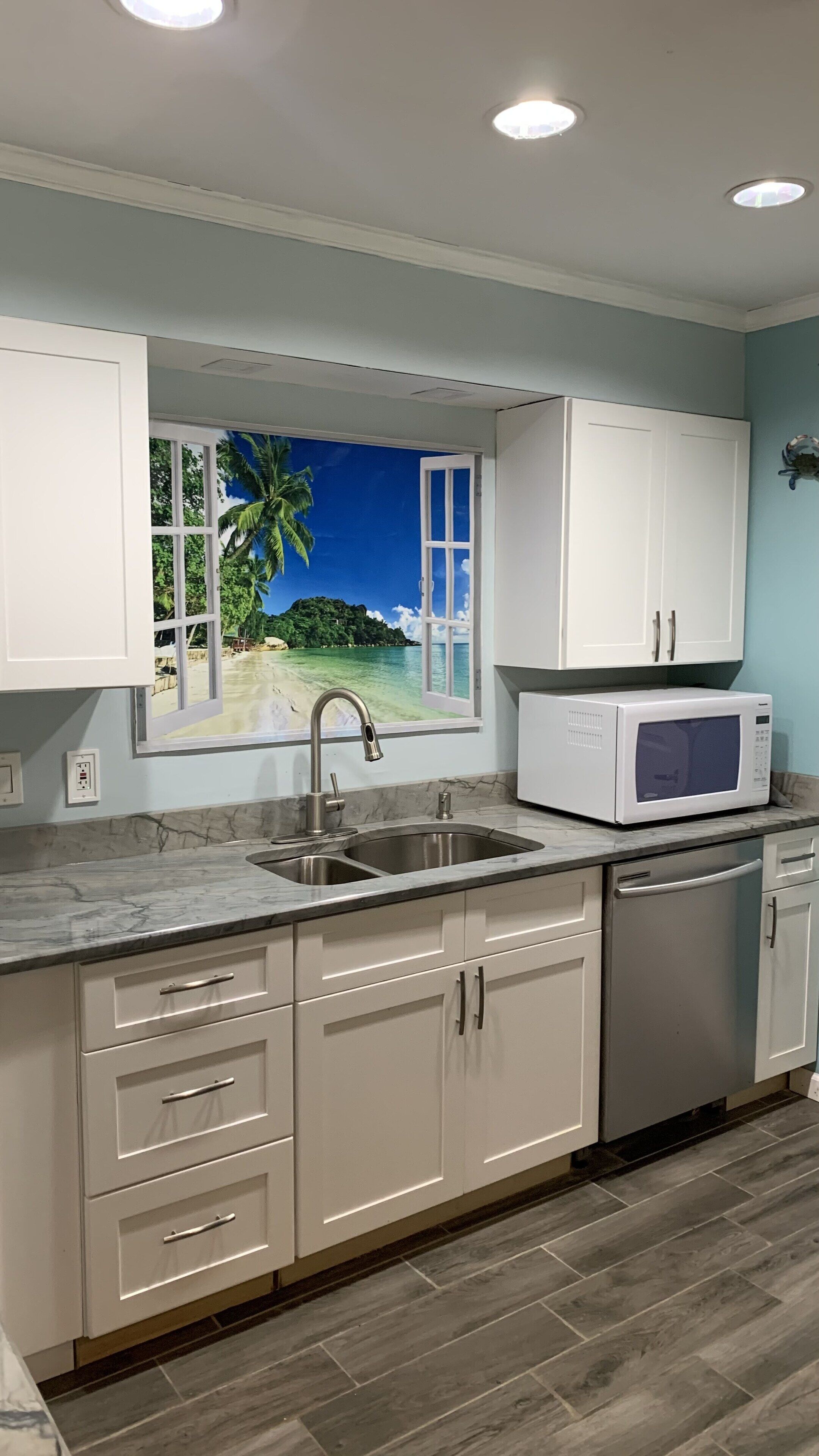 3 Bedroom house, sleeps 12, with out traffic 2 Miles from Ocean City Boardwalk.